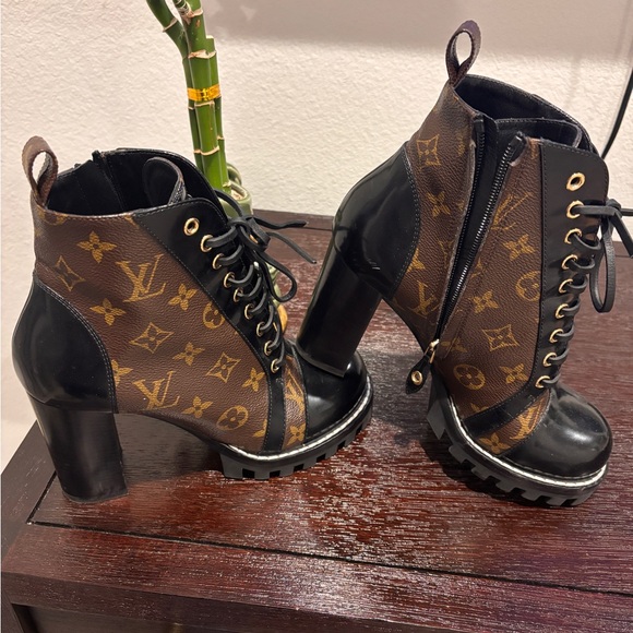 Louis Vuitton boots - Picture 1 of 11